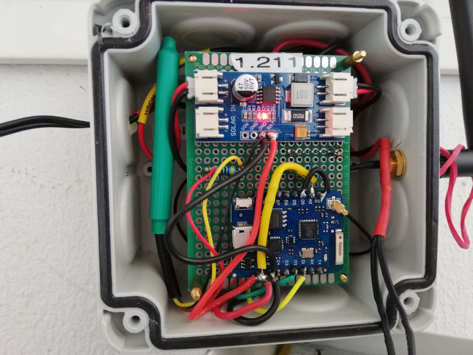 INA219 under the pcb between CN3791 and Wemos