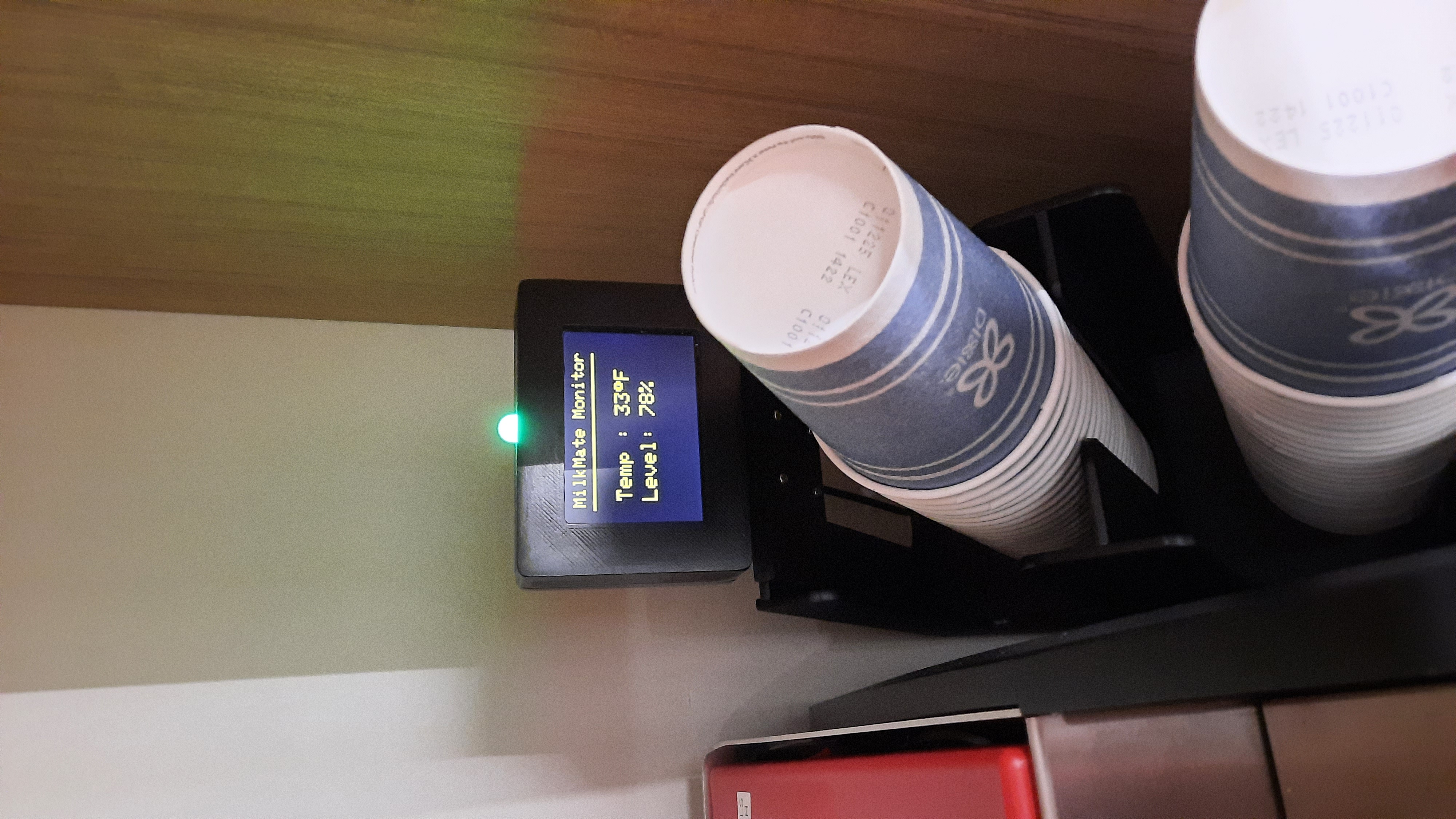 Color Display shows milk level and temperature